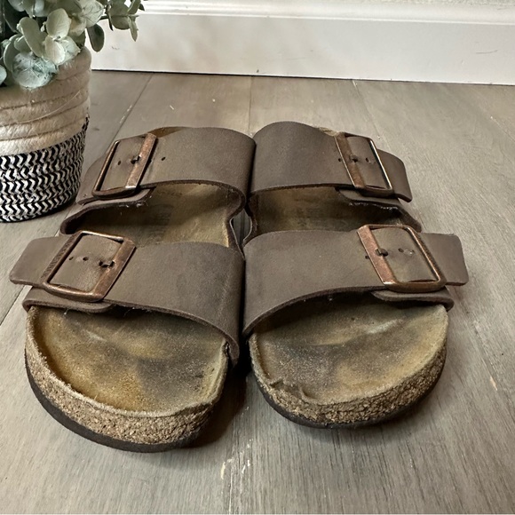 Birkenstock Arizona Birkibuc - Mocha
Size 37 (Womens 6-6.5) - Picture 6 of 16